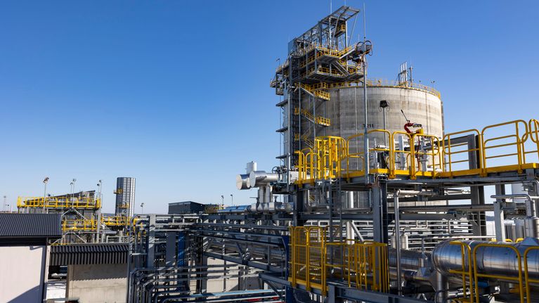 Haminan LNG-terminaali on otettu käyttöön | Yle