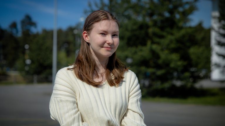 Oululainen lukiolainen Veera Vuori henkilökuvassa.