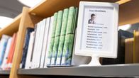 Sirpa Kähkösen teoksia Kuopion pääkirjastolla.