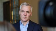 Anders Adlercreutz inomhus. 
