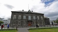 Islannin parlamenttitalo Reykjavikin keskustassa.