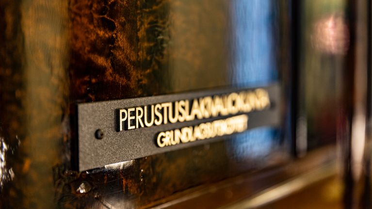Perustuslakivaliokunnan ovi