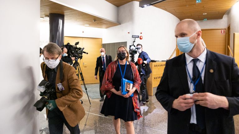 Tytti Yli-Viikari suureen valiokuntaan kuultavaksi.