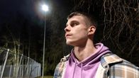 Daniel Kosonen katsoo poispäin kamerasta.