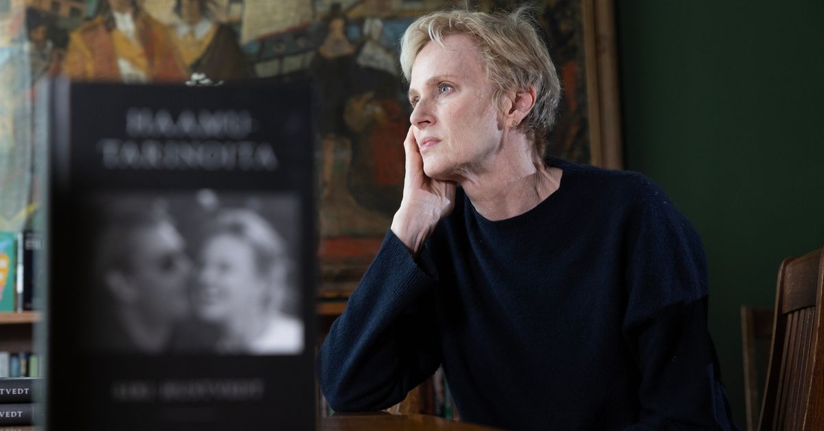 Kun puoliso Paul Auster kuoli syöpään, Siri Hustvedt pakeni tyhjyyden tunnetta kirjoittamiseen