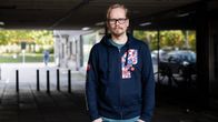 Diakonissanstaltens koordinator för ungdomsarbete inom missbruksvård Robert Koski står under en genomgångstunnel. 