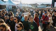 Ihmisiä Flow-festivaaleilla Helsingissä.