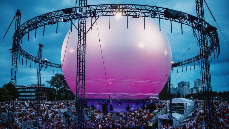 Analyysi: Flow'lta vaaditaan jopa lupien viemistä, vaikka festarin on ...