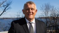 Henkilökuvassa Frank Gorenc, eläkkeellä oleva Yhdysvaltojen ilmavoimien neljän tähden kenraali. 