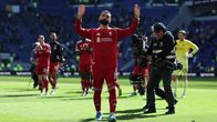 Mohamed Salah tackar publiken efter att ha blivit utbytt.
