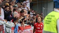 Herman SJögrell ropar framför Jarofansen.