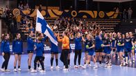 Finlands handbollsdamer inför EM-kvalmatchen mot Kosovo.