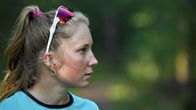 Triathleten Minttu Hukka pausar under löprunda.