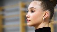 Estetiska truppgymnasten Laura Seppä i närbild.