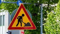 Tietyöstä varoittava liikennemerkki.