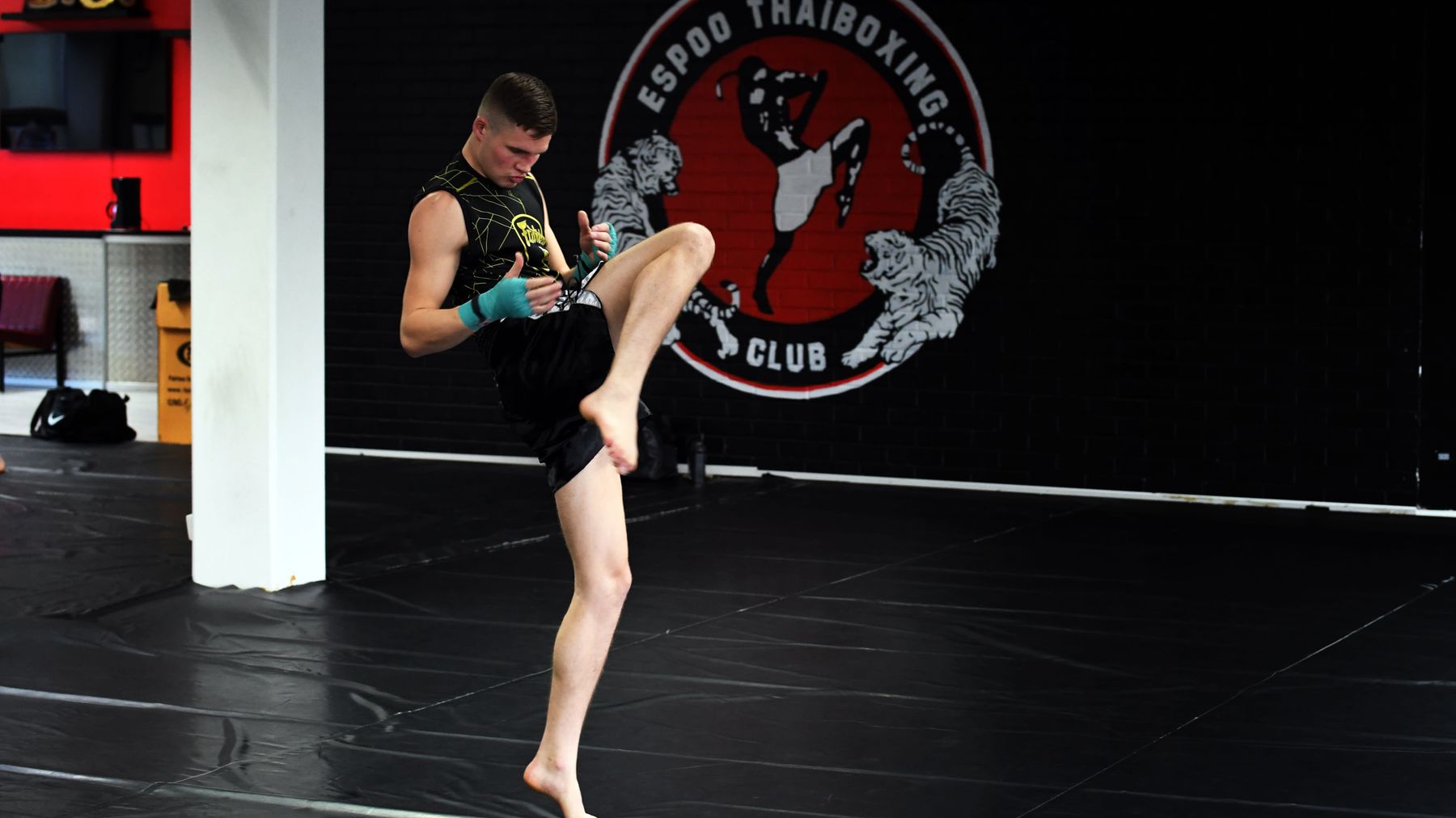 Kristoffer Björkskog på Espoo Thaiboxing Club.