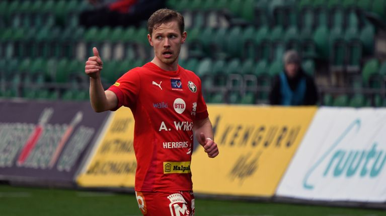 Jaros Jim Myrevik ger tummen upp.