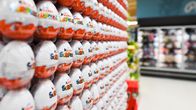 Kinder suklaamunia kaupassa.