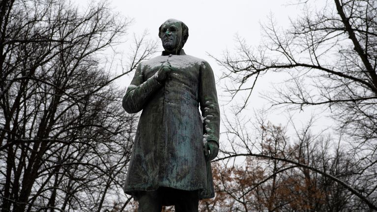 Walter Runebergs skulptursamling i Borgå behöver ett nytt hem – huset ...