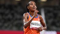 Sifan Hassan juhlii olympiakultaa 10 000 metrillä