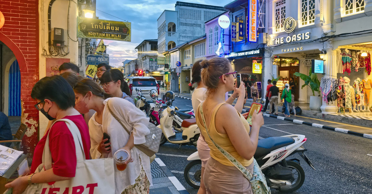 Thaimaa tiukentaa turistien valvontaa – europpalaisten irstailu Phuketissa suututtaa