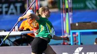 Emilia Karell kastar iväg spjutet vid Kalevaspelen i Esbo.