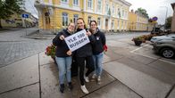 Malin Valtonen, Veronica Montén och Veronica Westerlund vid Ekenäs torg. 