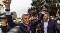 Andrej Babis juhlii vaalivoittoa.