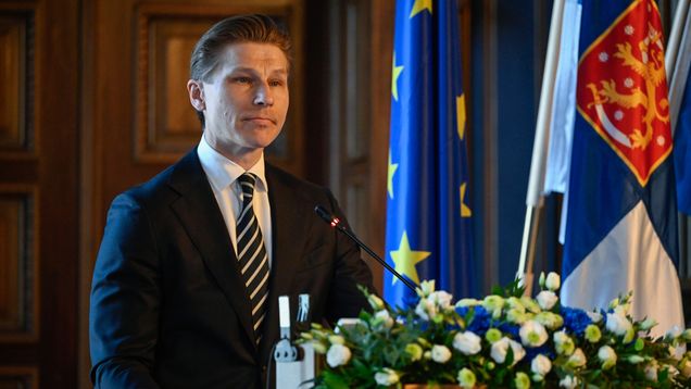 Puolustusministeri Antti Häkkänen puhuu maanpuolustuskurssin avajaisissa Helsingissä.