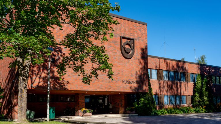 Lopella on edessä säästökuuri – kunta aikoo aloittaa koko henkilöstöä ...