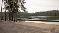 Kuusijärven uimaranta ja laituri. 
