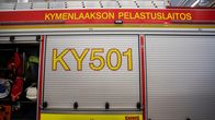 Kymenlaakson pelastuslaitoksen paloauto Kouvolan paloasemalla.