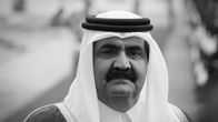 Qatarin entinen johtaja ja emiiri, sheikki Hamad bin Khalifa Al Thani mustavalkoisessa kuvassa.
