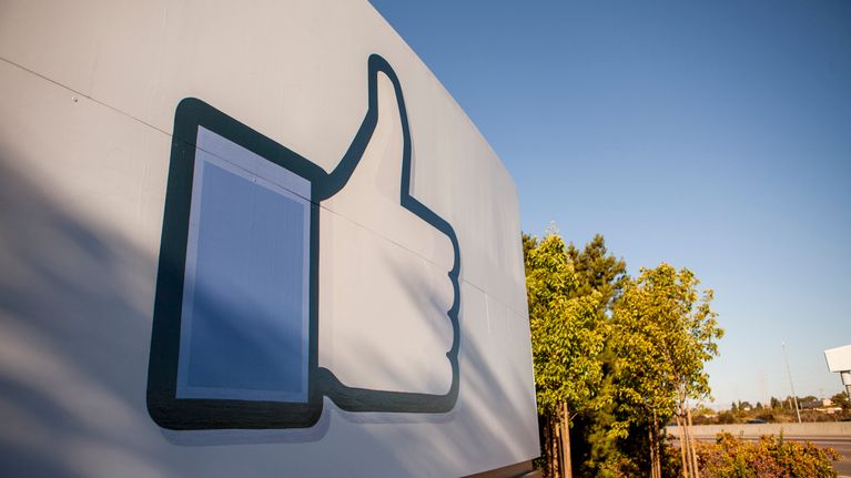 Facebookin kyltti.