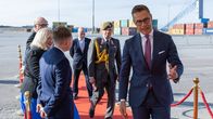 Tasavallan presidentti Alexander Stubb saapumassa Kokkolan satamaan.