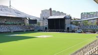 Tammelan stadionille on rakennettu suuri musiikkilava ensimmäistä siellä järjestettävää konserttia varten.