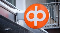 OP-ryhmän logo on liikerakennuksen seinässä.
