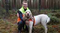 Jaana Nikulainen och hunden Muumi.