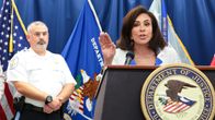 Yhdysvaltain syyttäjä Jeanine Pirro ilmoitti 2. heinäkuuta 2026 Washingtonissa, että entinen olympiameloja David Hearn on saanut syytteen Lincoln Memorial -heijastuslammikon väitetystä ilkivallasta.