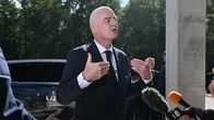 Gianni Infantino puhuu medialle 5.9.2026 ennen naisten U20-MM-kisojen ottelua.