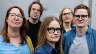 Yle Uutisten verifiointitiimissä työskentelevät tuottajat Ville Juutilainen ja Jenni Virtanen sekä journalistit Satu Helin, Johanna Vehkoo ja Henrik Wacker.