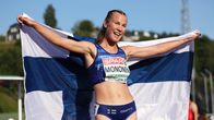 Ilona Mononen juhlii. 