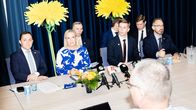 sosiaali- ja terveysministeri Wille Rydman, puheenjohtaja Riikka Purra, kansanedustajat Miko Bergbom, Joakim Vigelius ja Ville Vähämäki, ryhmän puheenjohtaja Jani Mäkelä ja erityisavustaja Jussi Lindgren.
