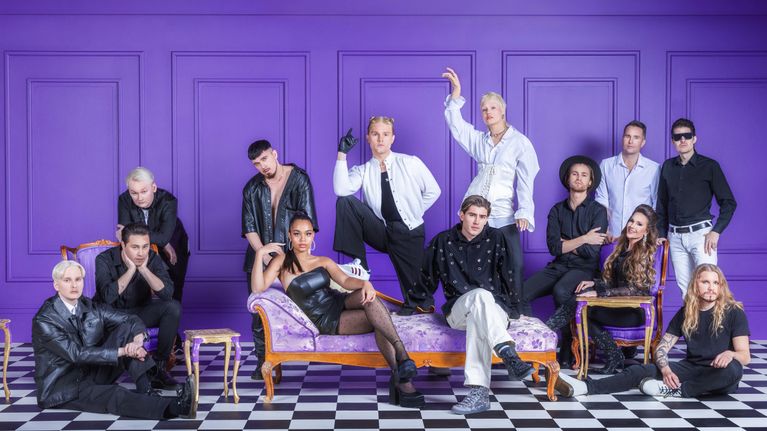Kuvassa on kaikki UMK23-kilpailijat vasemmalta oikealle KUUMAA, Käärijä, Keira, Benjamin, Robin Packalen, Lxandra ja Portion Boys