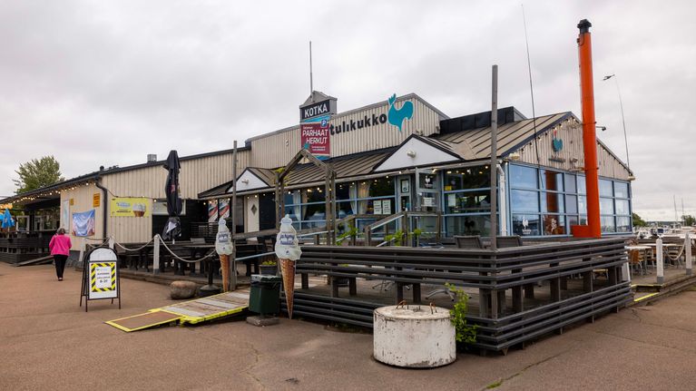 Ravintola Tulikukko Kotkan Sapokan satamassa.