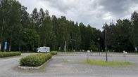 Varkauden Navitaksen parkkialue, johon matkaparkki nyt osoitettu. 