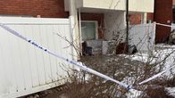Seinäjoen Marttilassa sijaitseva kerrostalo, poliisin nauhat terassin ympärillä. Epäilty henkirikos 13.1.2025.
