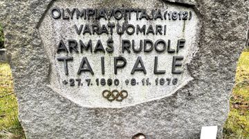 juoksijalegenda-paavo-nurmen-hautakivi-sai-uudet-olympiarenkaat