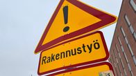 Liikennemerkki, joissa lukee rakennustyömaa. 