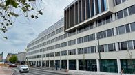 Tampereen kaupungintalon julkisivu torin suuntaan.